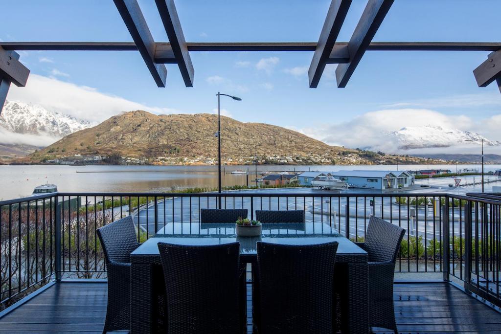 Absolute Lakefront Location - 3 Bedroom Apartment Queenstown Eksteriør bilde