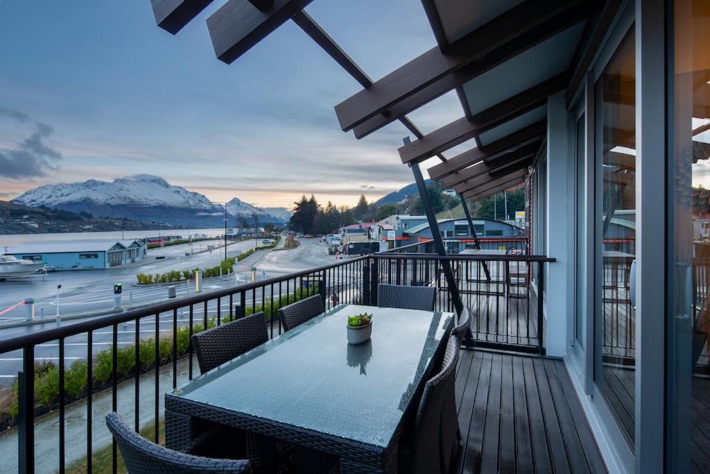 Absolute Lakefront Location - 3 Bedroom Apartment Queenstown Eksteriør bilde